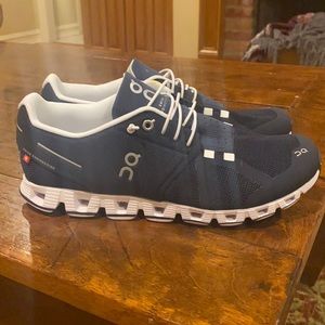 On Cloud Men’s Navy Sneakers- Size 8